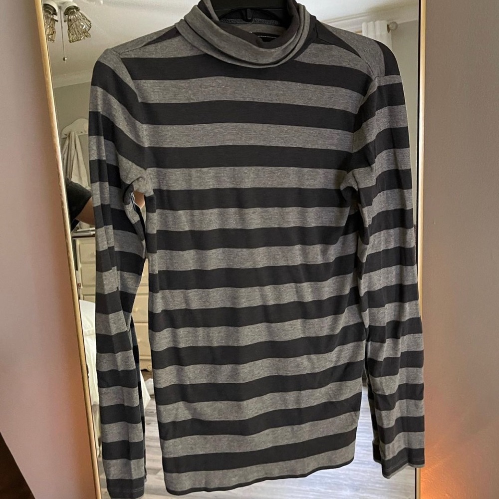 Gap Tall striped turtle neck. Size Tall Medium.